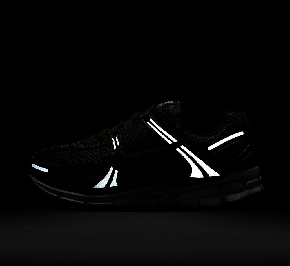 WOMENS NIKE VOMERO 5