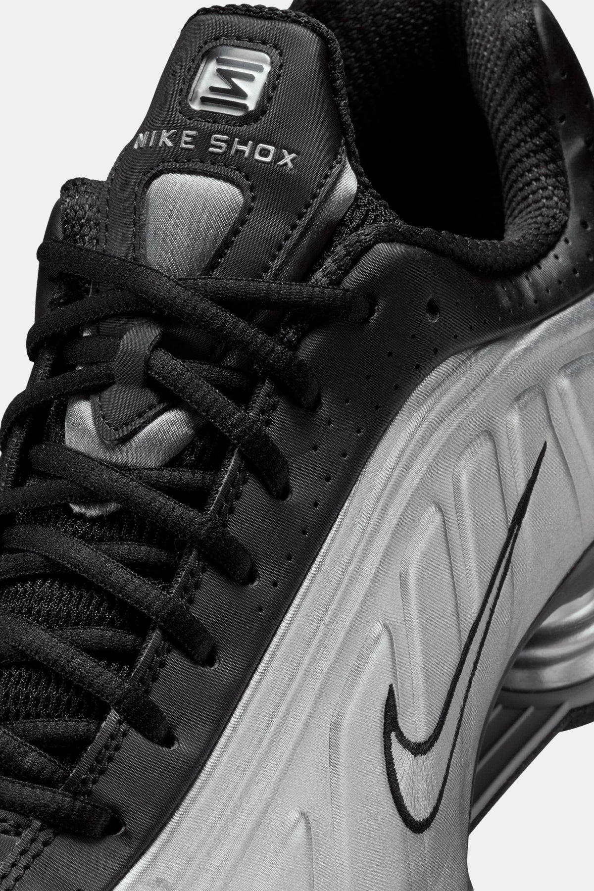 Nike Shox R4