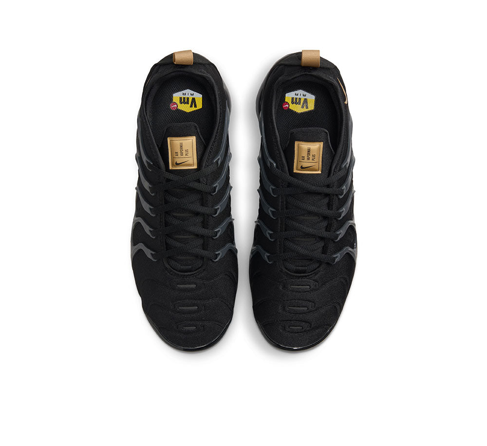 nike vapormax plus sneakers