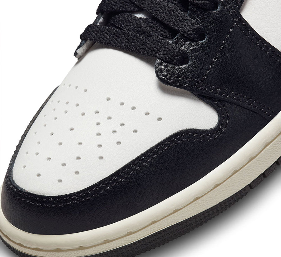 WOMEN'S AIR JORDAN 1 MID