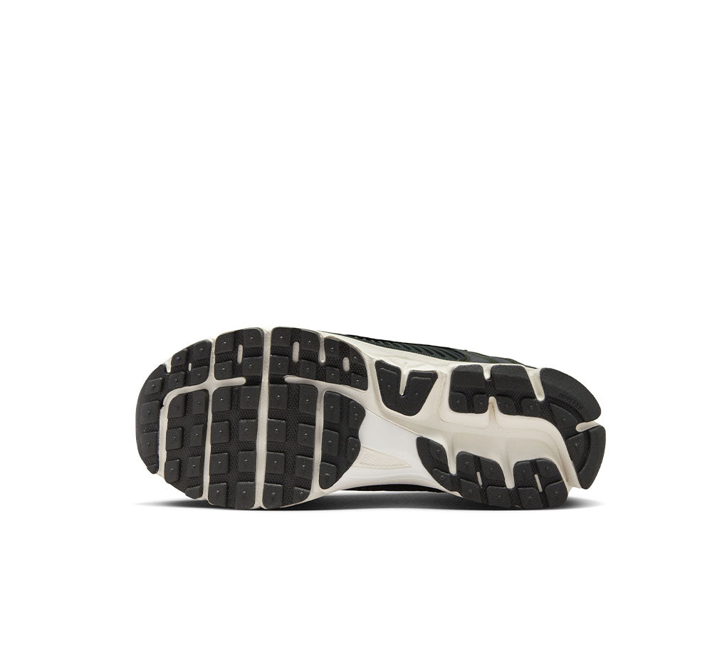 WOMENS NIKE VOMERO 5