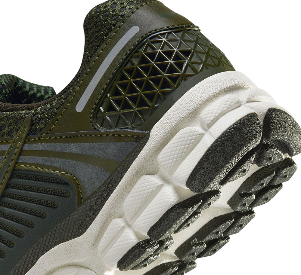 WOMENS NIKE VOMERO 5