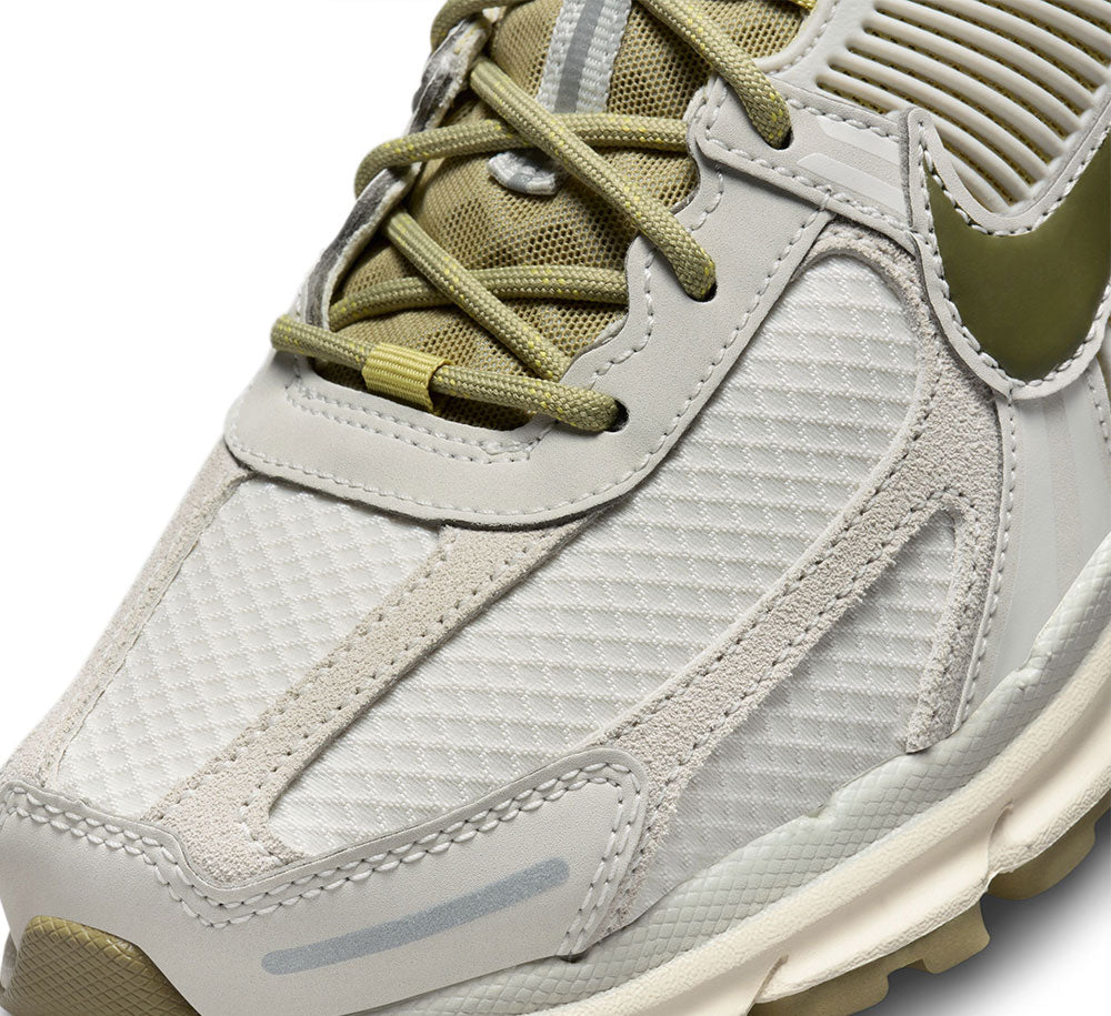 NIKE ZOOM VOMERO 5