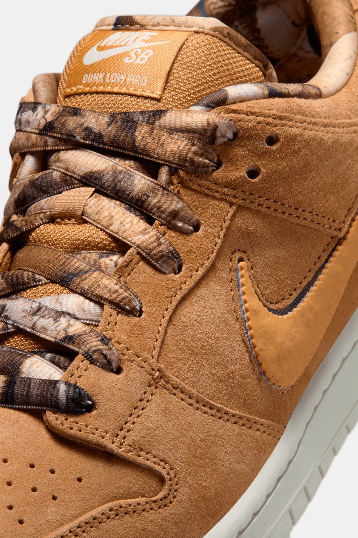 NOTE Manchester x Nike SB Dunk Low