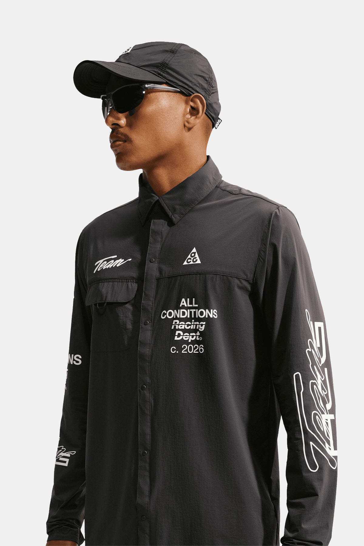 Nike ACG UV-Reisitant Button-Up Long-Sleeve Graphic Top