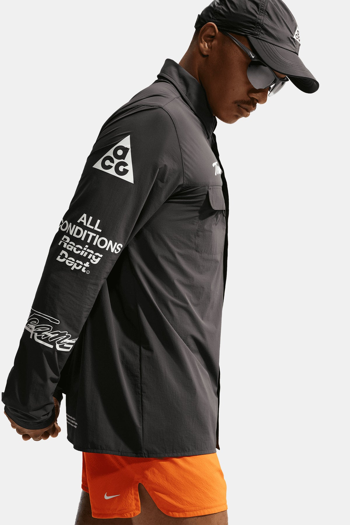 Nike ACG UV-Reisitant Button-Up Long-Sleeve Graphic Top