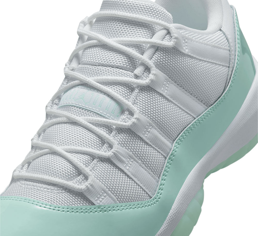 シューズ(女性用) AIR JORDAN 11 RETRO LOW BG Women's Air Jordan 11 Low 'Concord Sketch' Release Date. Nike SNKRS