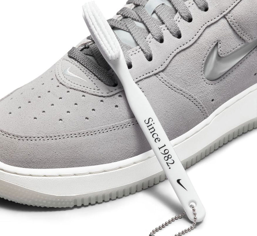 NIKE AIR FORCE 1 LOW RETRO