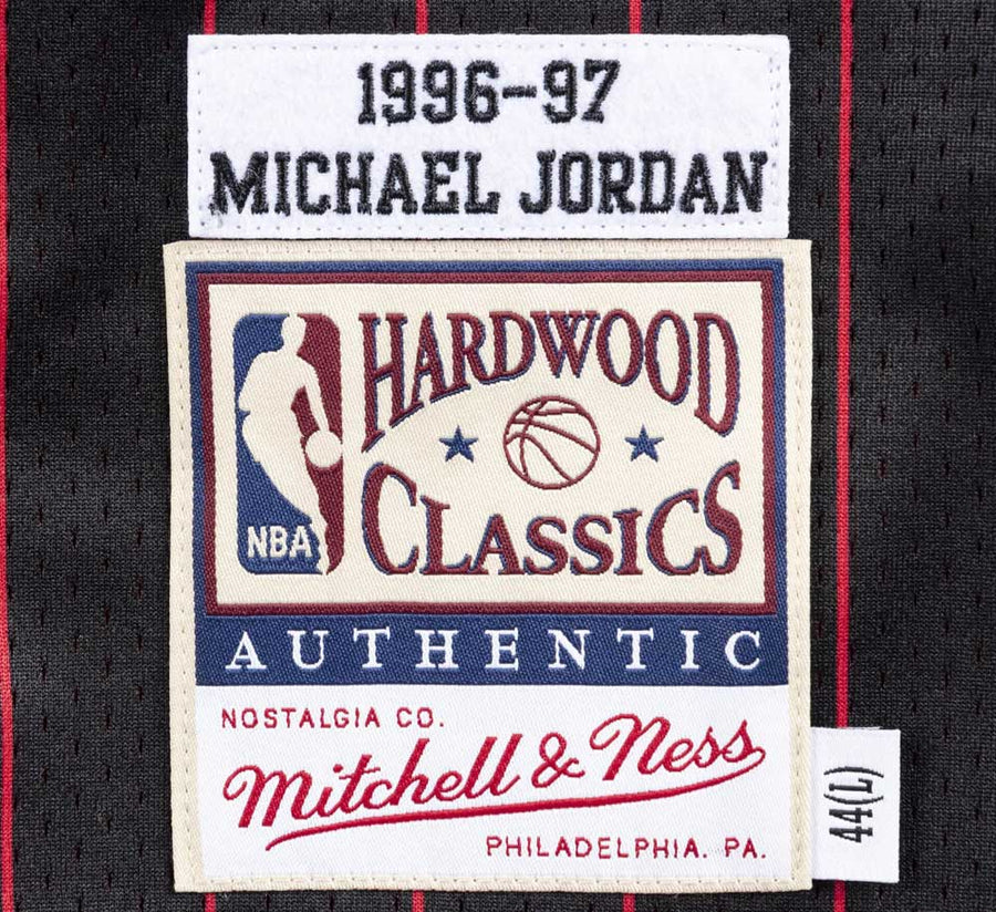 MITCHELL AND NESS Chicago Bulls 1996-97 Alternate Authentic Shorts