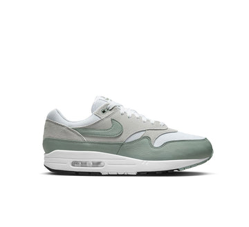 NIKE AIR MAX 1 SC