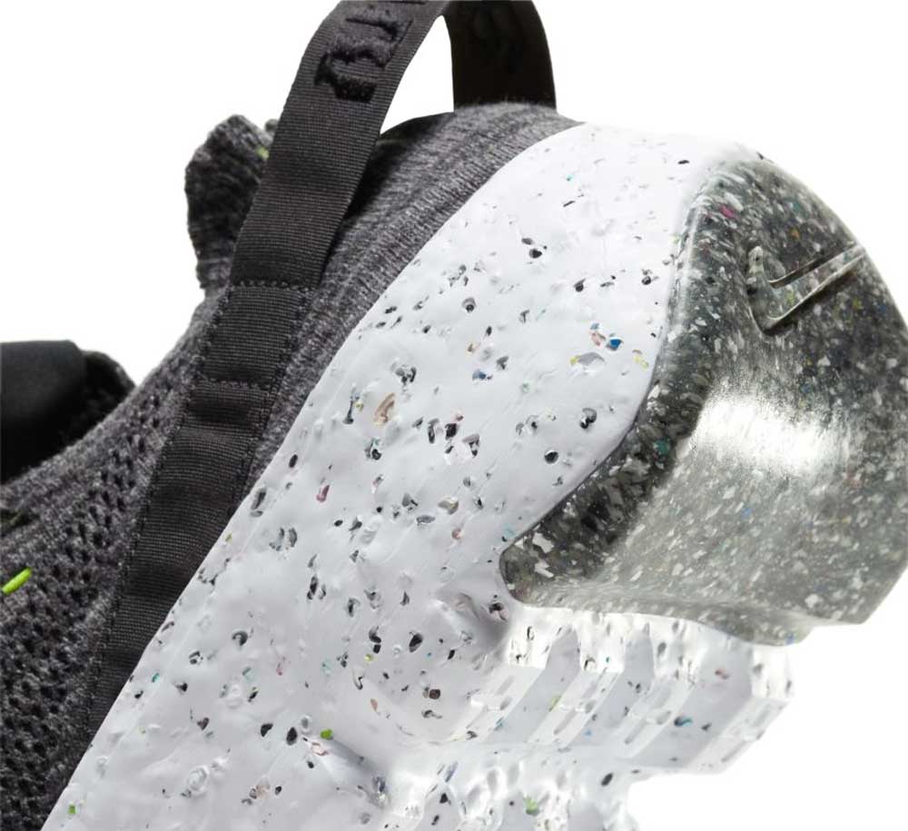 NIKE SPACE HIPPIE 04